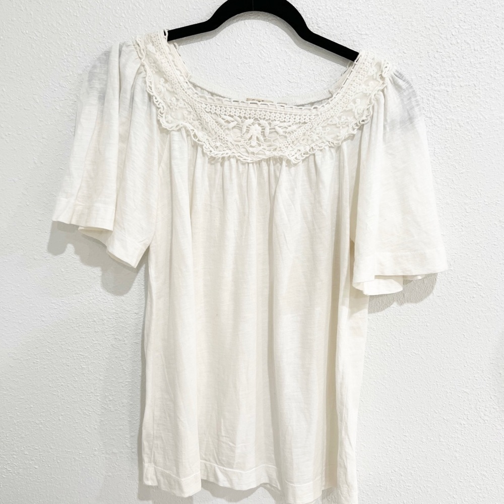 🌟🍃 White blouse top with lace neckline - SZ XS🌟🍃